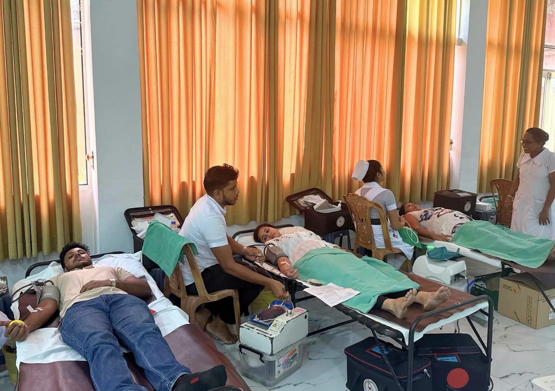 Donors give blood at the Rotary Club of Dompe camp
