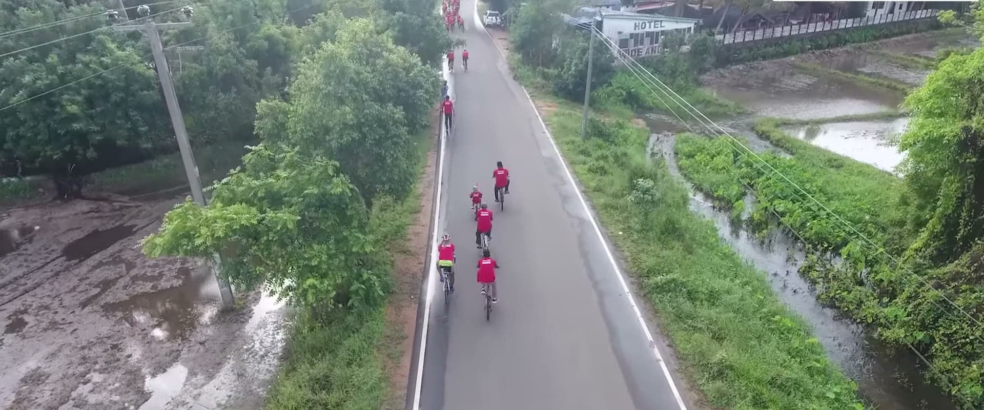 Hundreds of Rotarians cycle through paddy fields and villages for polio awareness